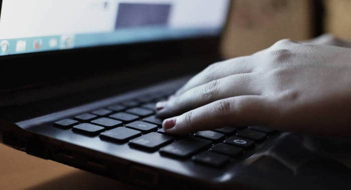 Come nascondere le icone Desktop Windows