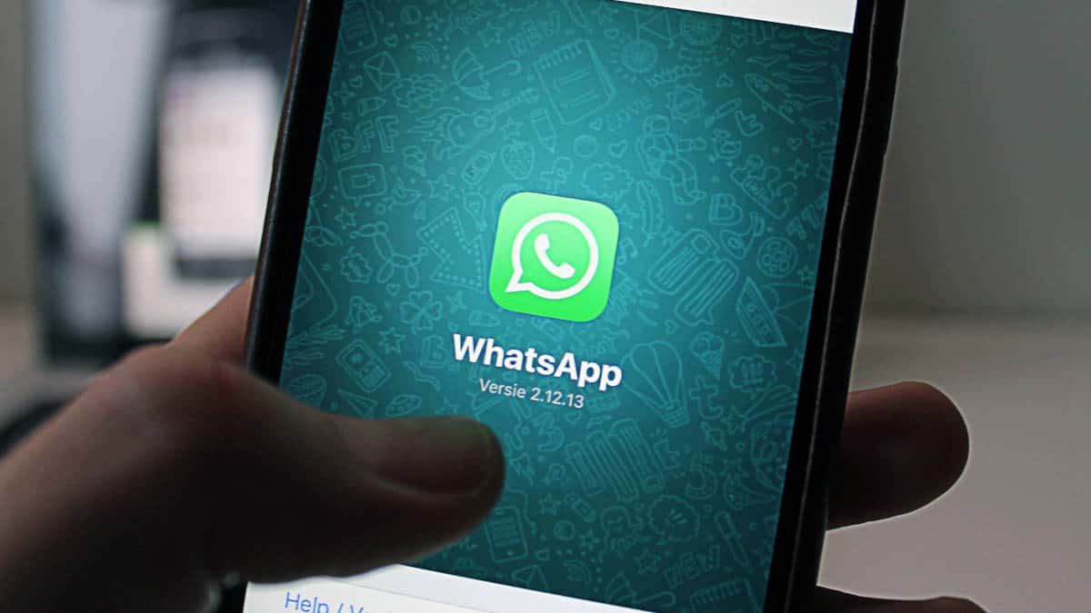 come cambiare tema WhatsApp