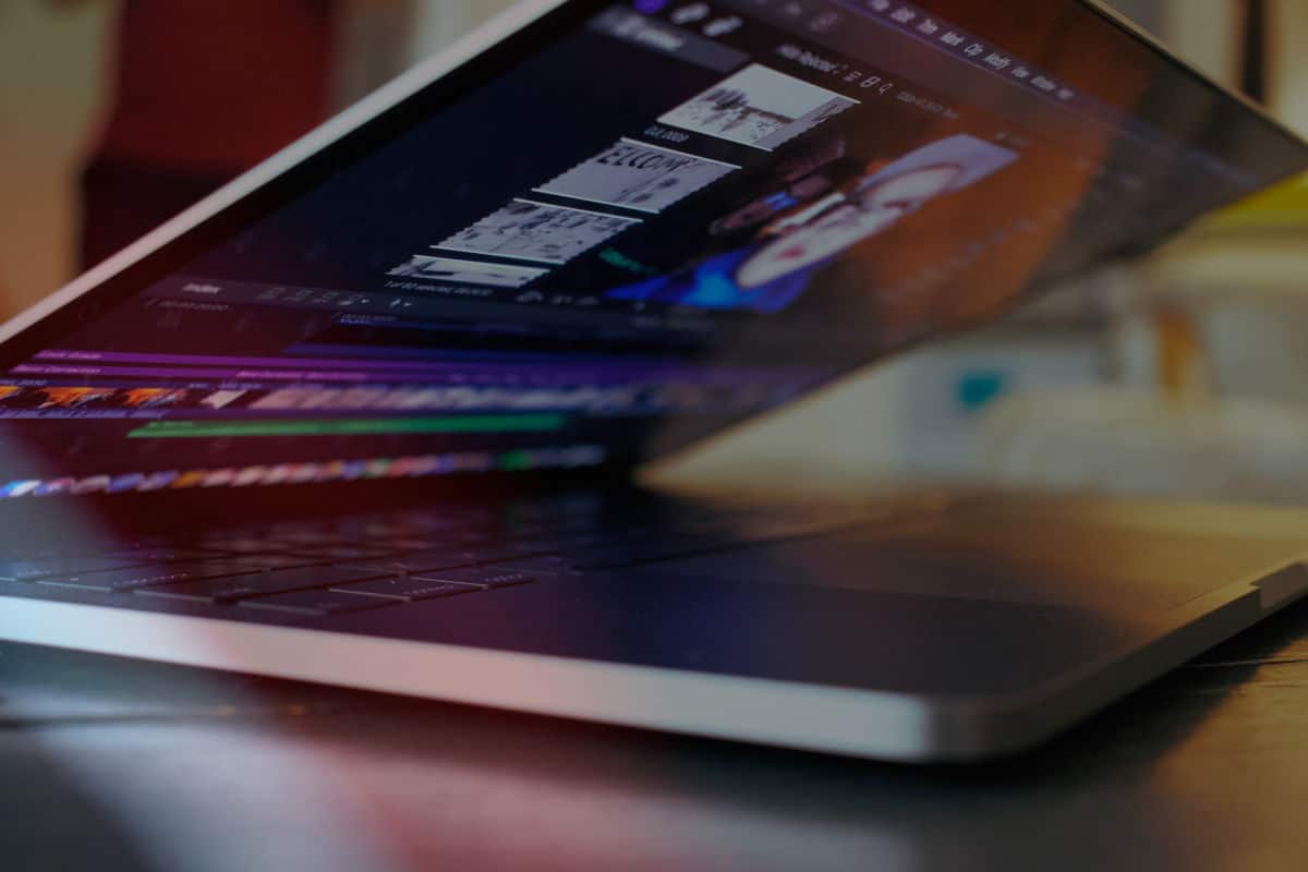 come inviare un video su WhatsApp concetto di video editing