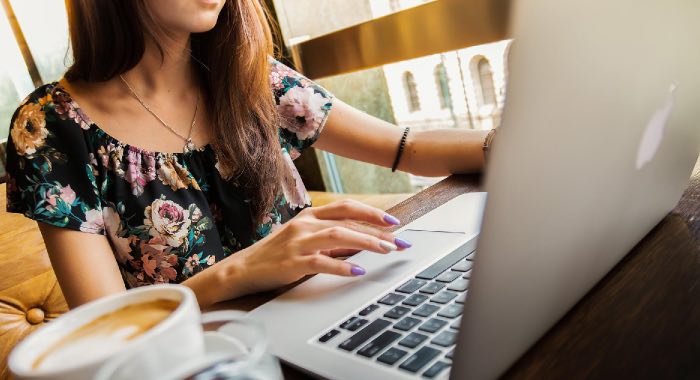 come cambiare lingua su Facebook