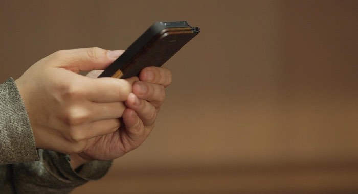 come cercare emoticon su WhatsApp con iPhone