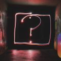 punto interrogativo su sfondo nero domande Instagram