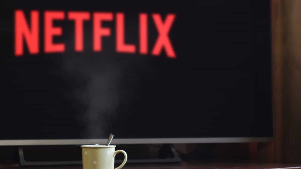 collegare Alexa alla TV comandi vocali esempio Netflix