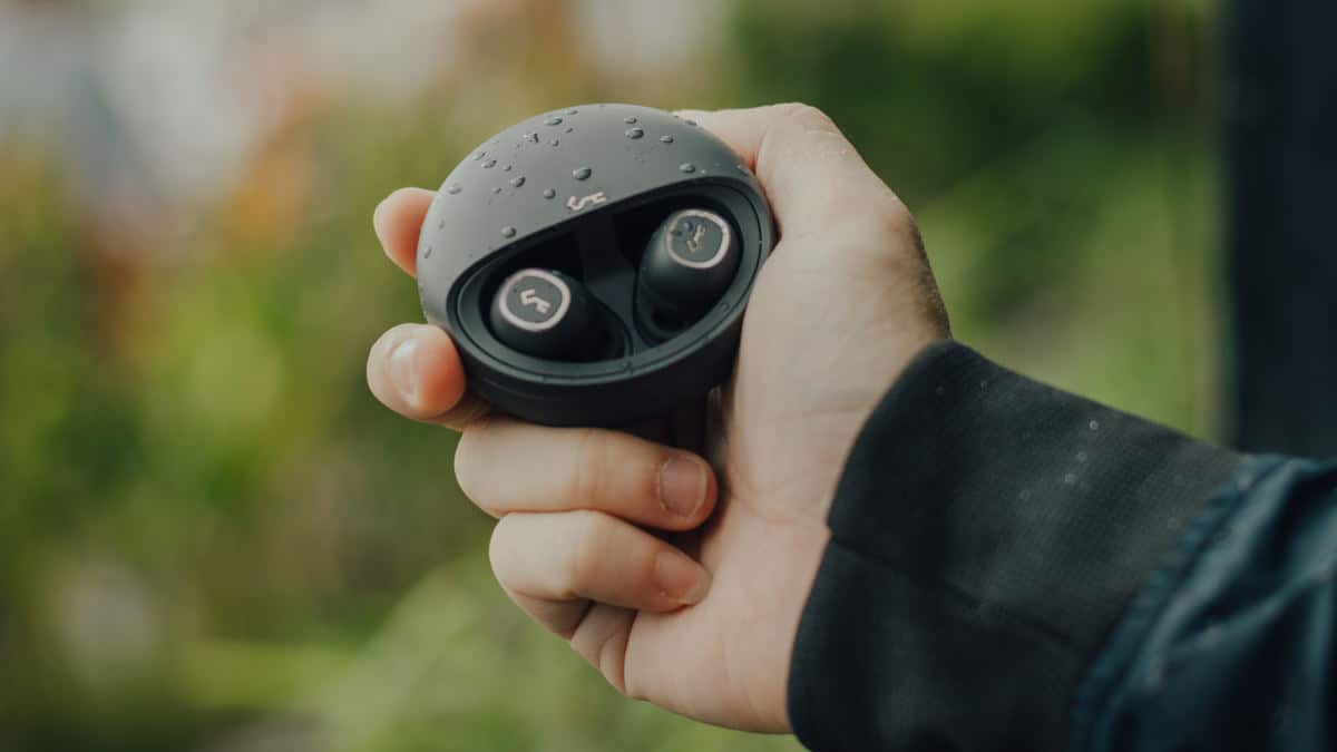 come collegare le AirPods esempio altre cuffie