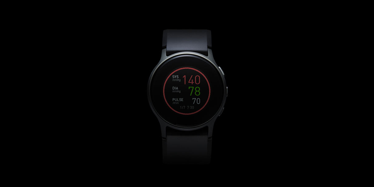 come misurare la pressione sanguigna a casa smartwatch OMRON HeartGuide