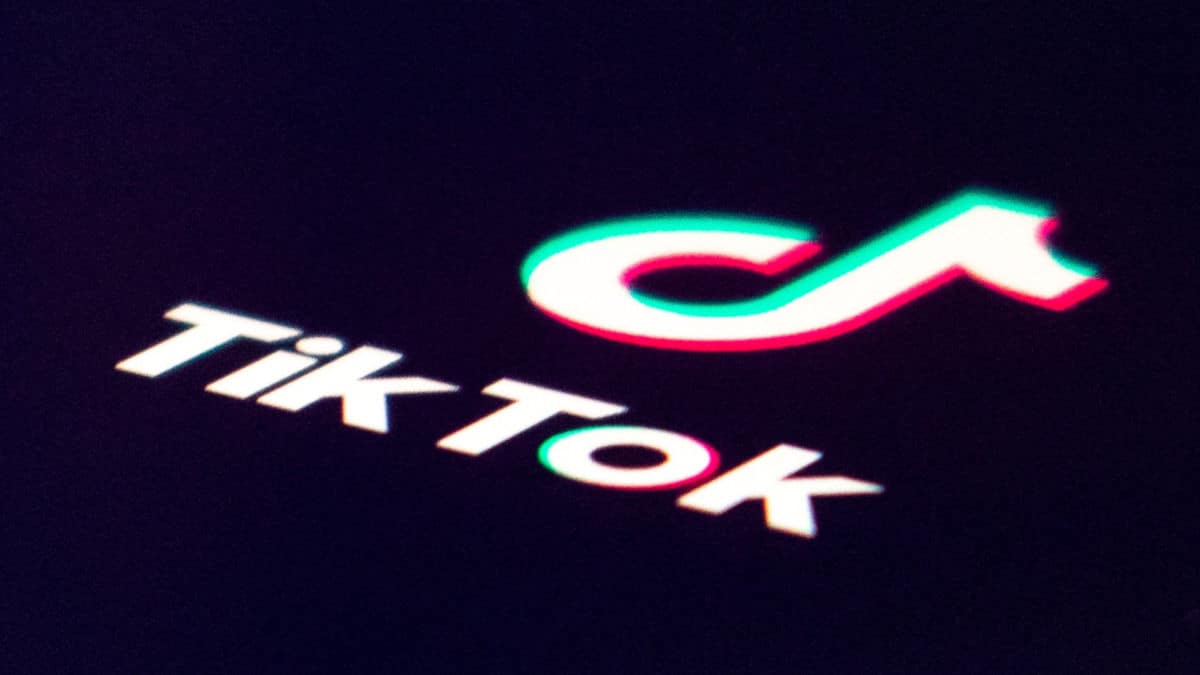 come avere TikTok nero social con sfondo scuro