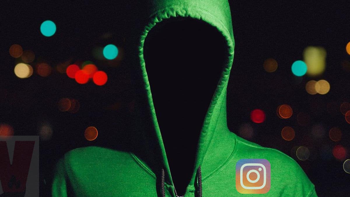 uomo con felpa e cappuccio volto oscurato concetto togliere visualizzato Instagram