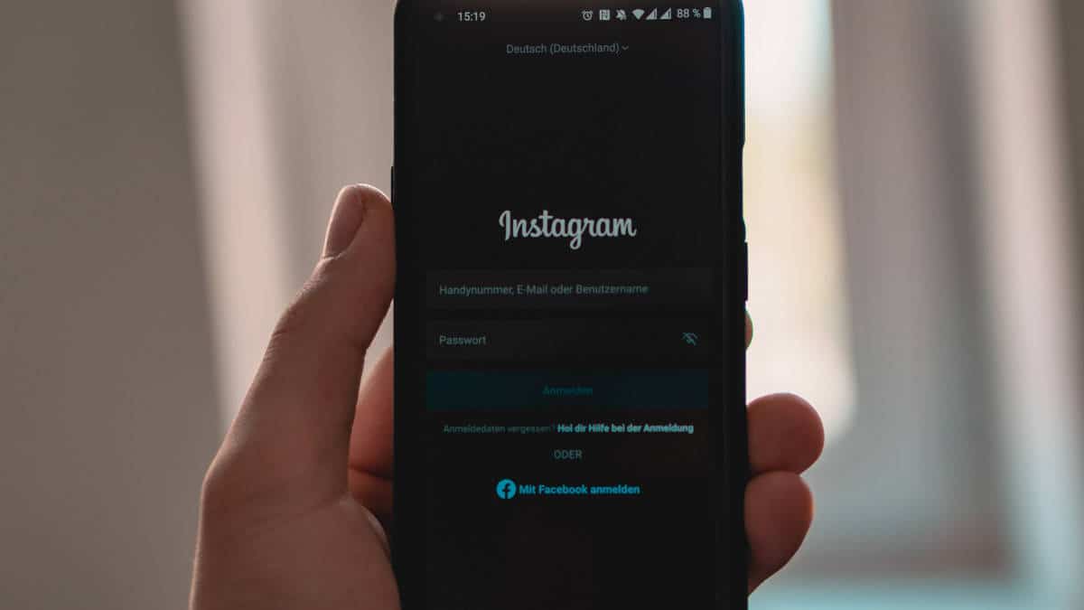 immagine che mostra la schermata iniziale di Instagram su mobile