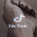rappresentazione dello scorrere del tempo con immagine di TikTok