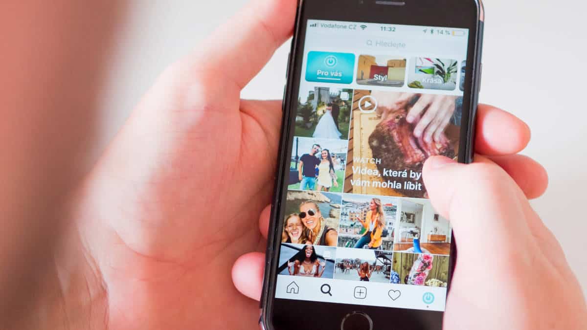 applicazione Instagram sezione Esplora commenti