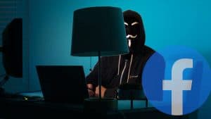 dati rubati Facebook persona con maschera davanti al PC