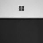 Surface con logo di Windows disattivazione modalità S