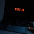 non pagare Netflix PC con sfondo scuro
