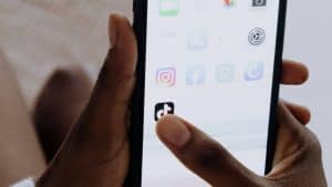 icona app TikTok evidenziata su schermo Tokboard