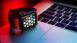 servizi di emergenza Apple Watch su Mac sfondo rosso