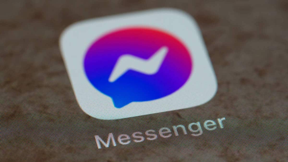 avviso accessi non riconosciuti Messenger logo app di colore fucsia