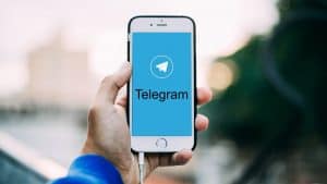 Smartphone con Telegram