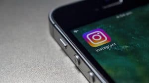 Instagram schermata nera: come risolvere?
