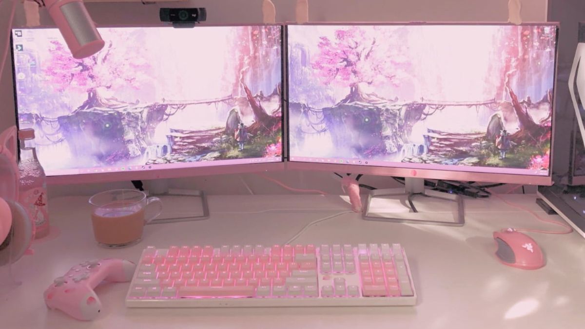 Postazione da gaming con tasitera rosa personalizzata